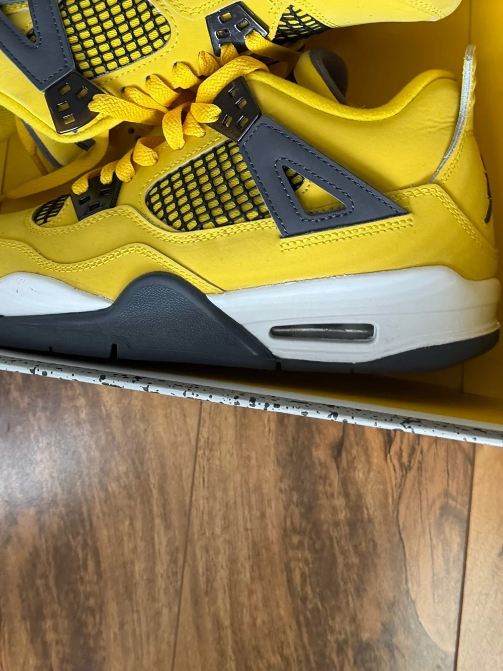 Jordan 4 Retro Lightning (2021) (GS) (Size 5Y)
